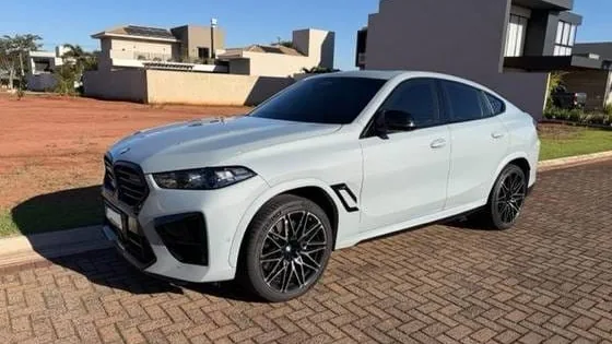 BMW X6 branca da frota RotasSul Transfer para transfers privativos